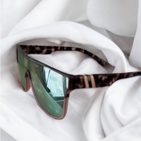 CAKE oversized shield sunglasses - Picture 2 of 12